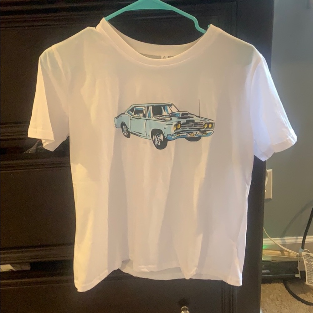 semi cropped (not really) white shirt